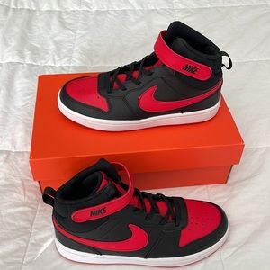NIB Nike Court Borough Mid 2 - size 3Y
